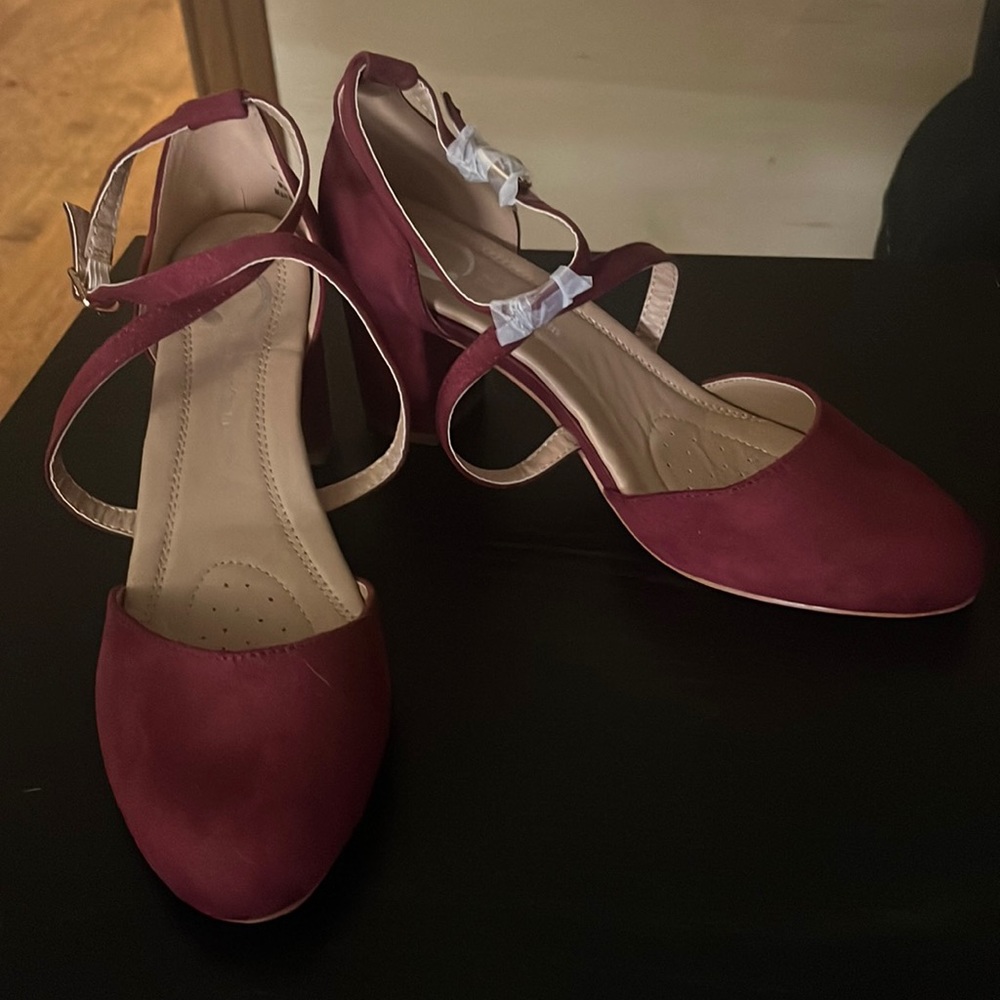 Journee true comfort 2.5” heel- burgundy- size 8